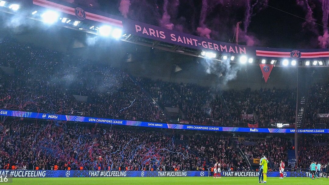 Ousmane Dembélé dan Achraf Hakimi saat mengikuti sesi latihan Paris Saint-Germain